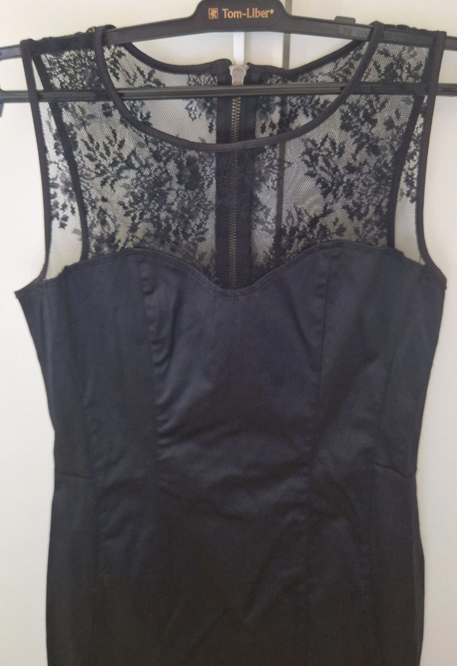 Vestido negro encaje corsé Stradivarius M